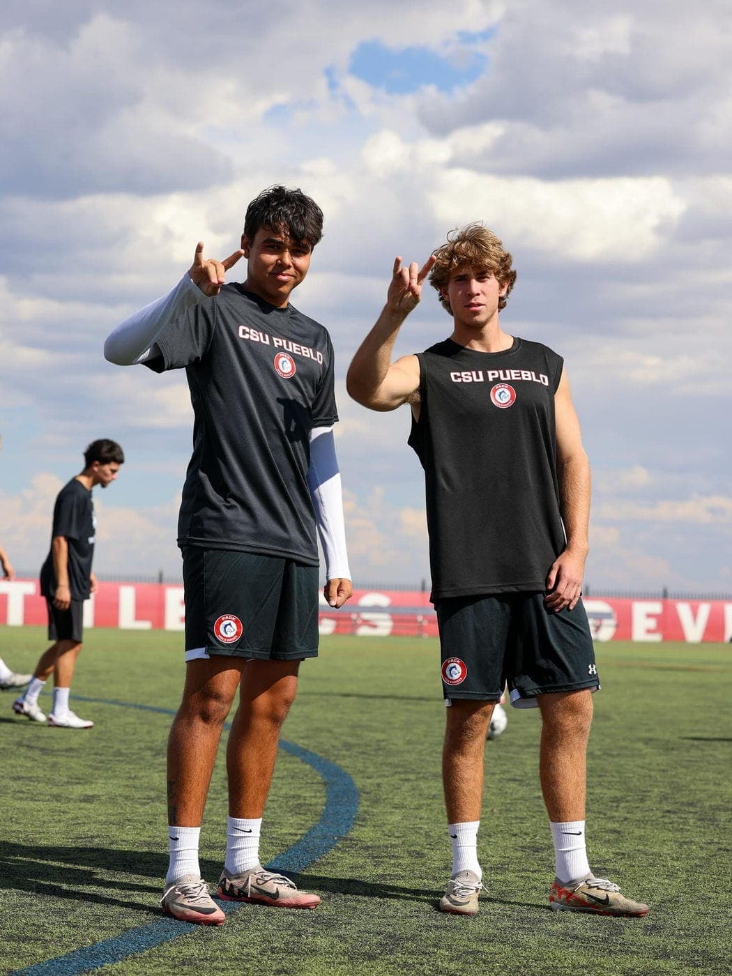 Jesús de Vicente celebrando un gol con Virginia University.
