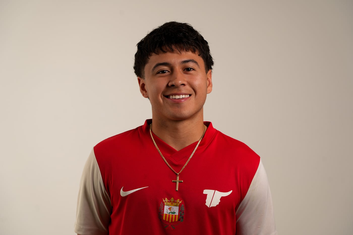 Adriano Samaoya con la equipación de Eture durante su gap year en España