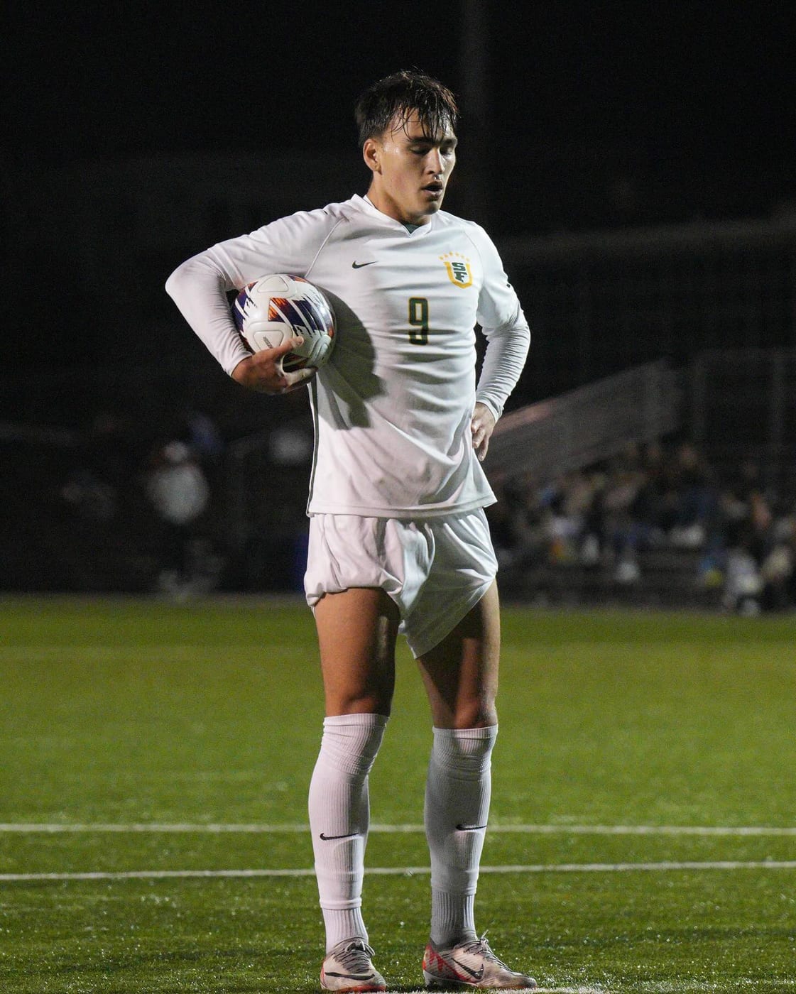 Isaiah Easley con la equipación de la University of San Francisco