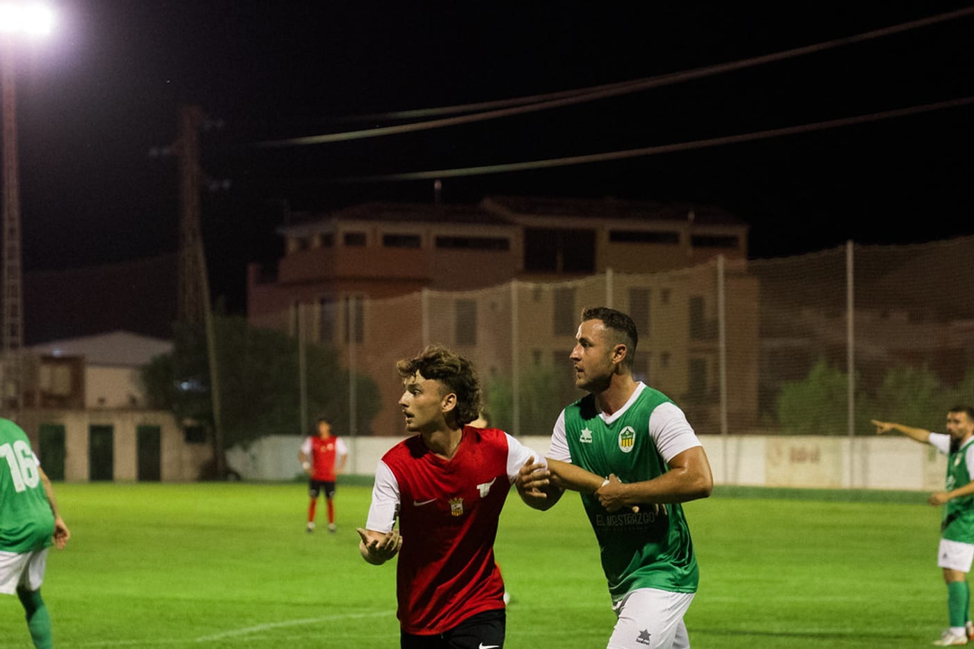 Whit Schatz competing for Eture FC in a Spanish league fixture